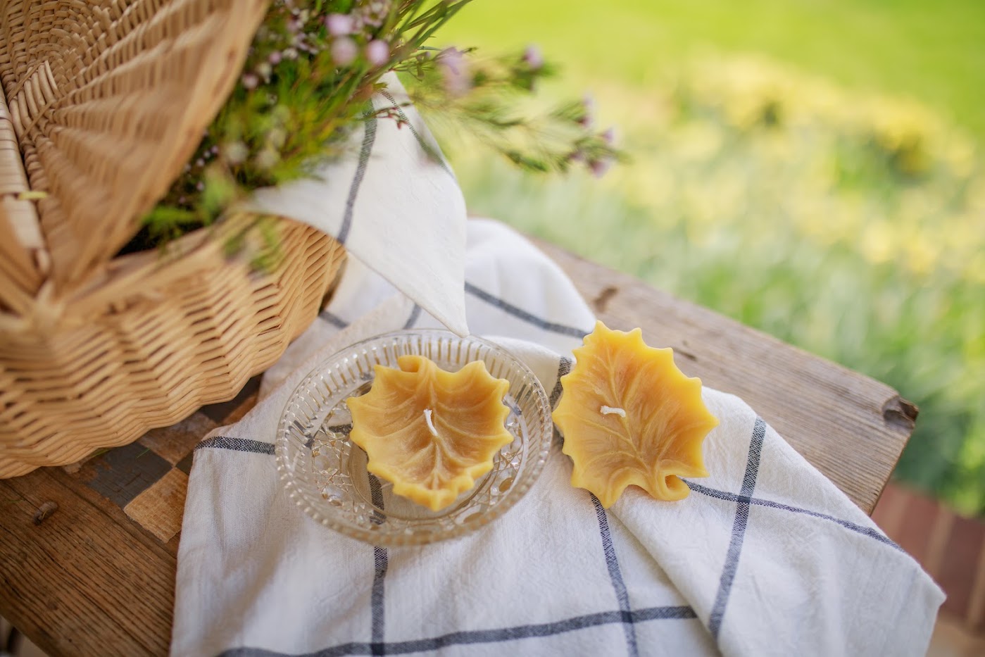 Pure Beeswax Large Floating Leaf Candle