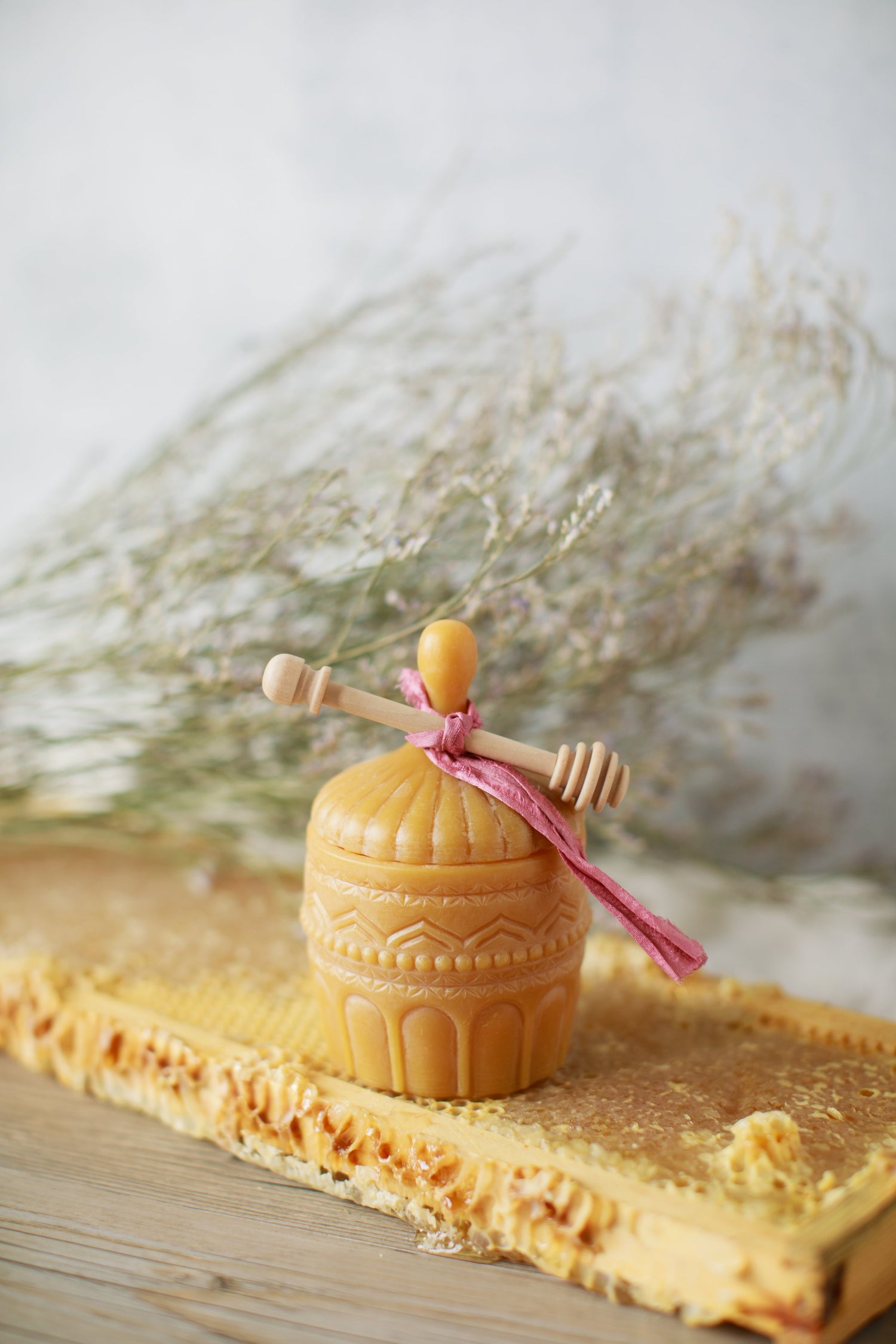 Pure Beeswax Honey Vessel
