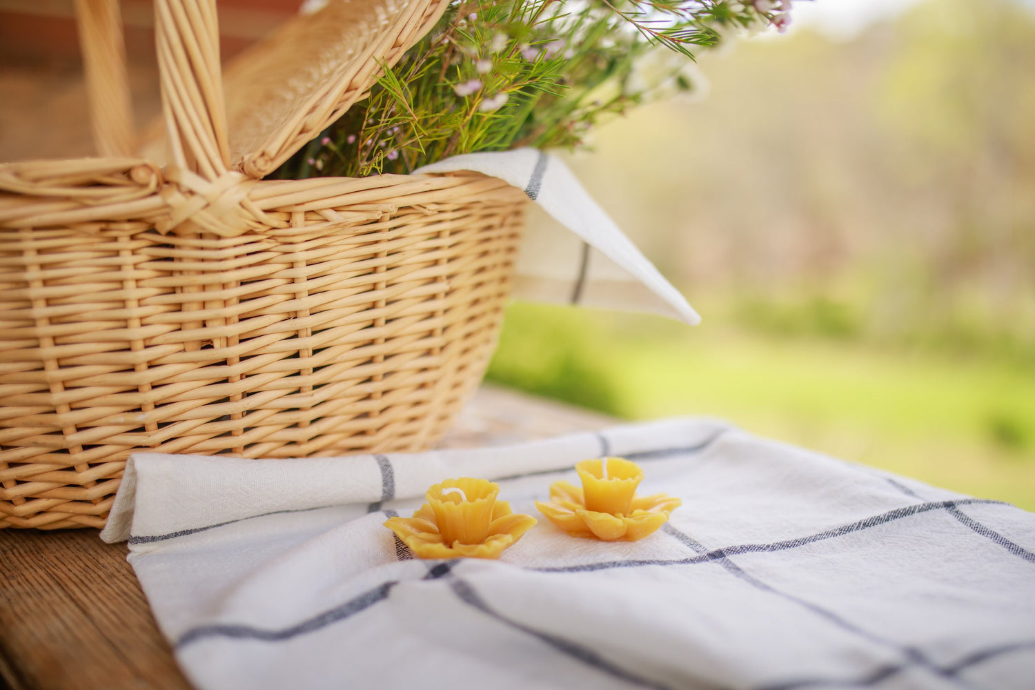 Pure Beeswax Daffodil Floating Candles
